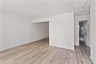 5031 Mallow St, Houston, TX 77033 - Photo 9