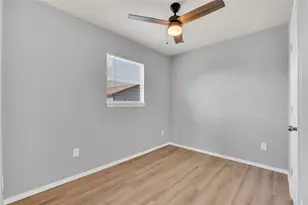 7003 Schlitz Ln, Hitchcock, TX 77563 - Photo 11