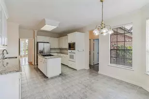 226 Moss Rose Ln, Lake Jackson, TX 77566 - Photo 11