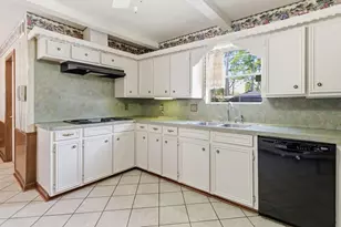 211 Shenandoah Dr, Shenandoah, TX 77381 - Photo 17