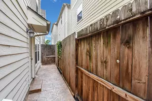 1622 W 25th St, Houston, TX 77008 - Photo 5