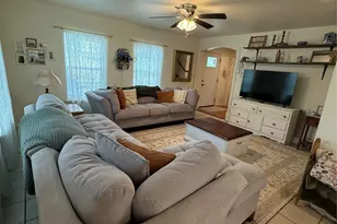 1011 10th St, Huntsville, TX 77320 - Photo 3