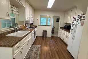 1011 10th St, Huntsville, TX 77320 - Photo 9
