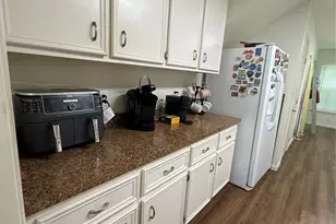1011 10th St, Huntsville, TX 77320 - Photo 7