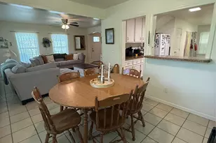 1011 10th St, Huntsville, TX 77320 - Photo 5