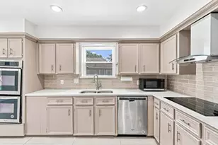 1135 Trowbridge Dr, Houston, TX 77062 - Photo 7