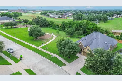 4039 N Creekmont Drive, Fresno, TX 77545 - Photo 5