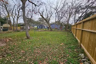 1013 W Snyder St, Alvin, TX 77511 - Photo 19
