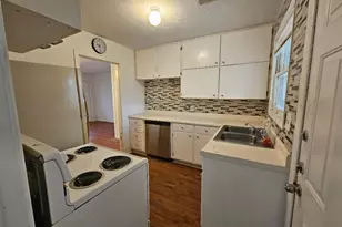 1013 W Snyder St, Alvin, TX 77511 - Photo 9