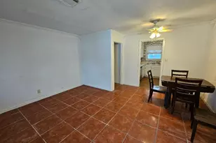 1013 W Snyder St, Alvin, TX 77511 - Photo 5