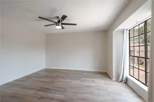 2402 Sycamore Ave, Huntsville, TX 77340 - Photo 9