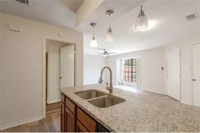 2402 Sycamore Avenue #D6, Huntsville, TX 77340 - Photo 17