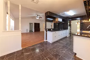 8826 Roos Rd, Houston, TX 77036 - Photo 9