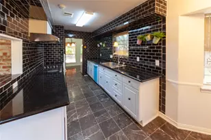 8826 Roos Rd, Houston, TX 77036 - Photo 7