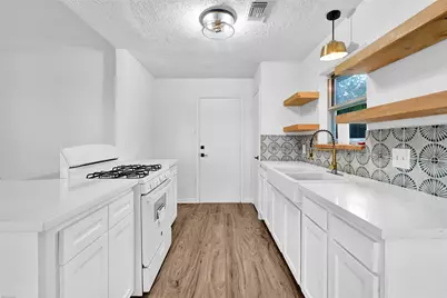 4001 Stoneybrook Street, Baytown, TX 77521 - Photo 11