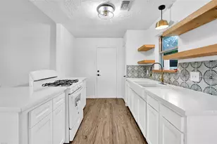 4001 Stoneybrook St, Baytown, TX 77521 - Photo 11