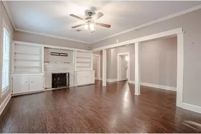 908 Sam Houston Avenue, Huntsville, TX 77320 - Photo 3