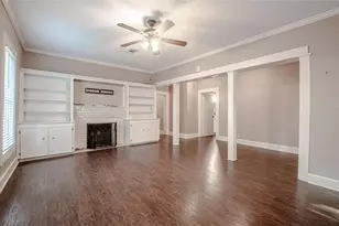 908 Sam Houston Ave, Huntsville, TX 77320 - Photo 3