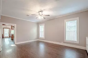 908 Sam Houston Ave, Huntsville, TX 77320 - Photo 5