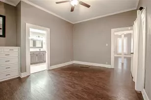 908 Sam Houston Ave, Huntsville, TX 77320 - Photo 11