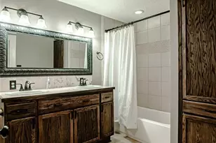 908 Sam Houston Ave, Huntsville, TX 77320 - Photo 13