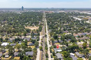 10402 Shadow Wood Dr, Houston, TX 77043 - Photo 33