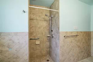 10402 Shadow Wood Dr, Houston, TX 77043 - Photo 19