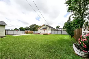 411 S Mechanic St, El Campo, TX 77437 - Photo 27