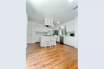 3126 Village Woods Drive, Houston, TX 77339 - Photo 9