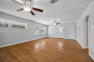 1729 Bayram Dr, Houston, TX 77055 - Photo 5