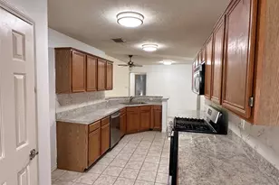 204 Harwood Dr, League City, TX 77573 - Photo 5