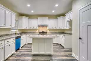 1112 Holly Springs Dr, Huntsville, TX 77320 - Photo 9