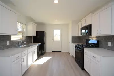1319 Winding Willow Drive, Pinehurst, TX 77362 - Photo 5
