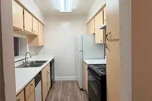 3075 Walnut Bend Ln, Houston, TX 77042 - Photo 3
