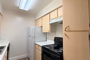 3075 Walnut Bend Ln, Houston, TX 77042 - Photo 5