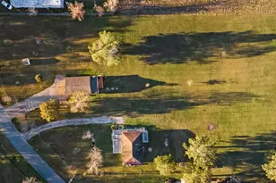 14202 Susie Ln, Alvin, TX 77511 - Photo 3