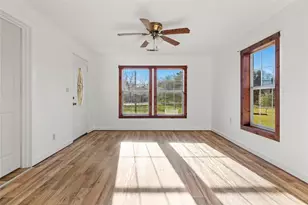 14202 Susie Ln, Alvin, TX 77511 - Photo 5