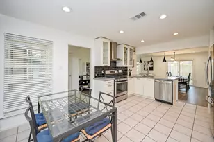 5 Rock Pine Ct, The Woodlands, TX 77381 - Photo 9