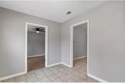 9033 Oak Knoll Lane, Houston, TX 77078 - Photo 3