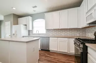 18 E Knightsbridge Dr, The Woodlands, TX 77385 - Photo 15