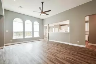 18 E Knightsbridge Dr, The Woodlands, TX 77385 - Photo 11