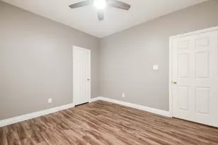 18 E Knightsbridge Dr, The Woodlands, TX 77385 - Photo 23