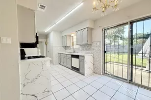12715 Middlesbrough Ln, Houston, TX 77066 - Photo 11
