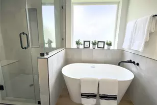 7819 Colonial Ln, Houston, TX 77051 - Photo 17