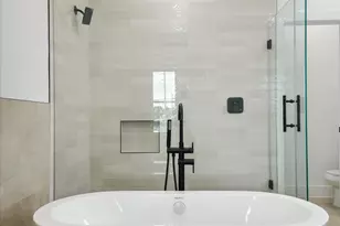 7416 Maxroy St, Houston, TX 77088 - Photo 23