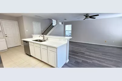 230 S Walden Elms Circle, The Woodlands, TX 77382 - Photo 9