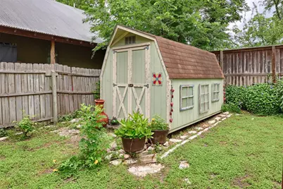 307 W Market Street, Fayetteville, TX 78940 - Photo 23