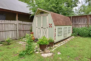 307 W Market St, Fayetteville, TX 78940 - Photo 23