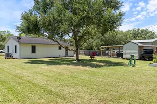 444 Ave C, Blessing, TX 77419 - Photo 23