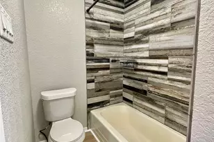 817 N Valderas St, Angleton, TX 77515 - Photo 17